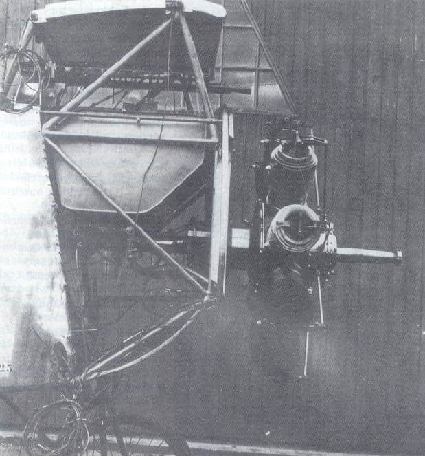 Установка ротативного мотора Оберурсель U I и пулемета LMG 15nA «Шварцлозе» на истребителе Фоккер D II (M.17Z) W.Nr.1537/16